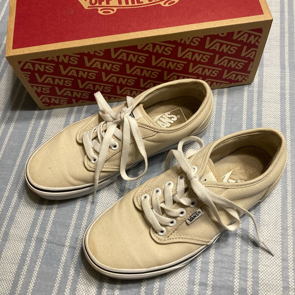 💛TODAY***$23***Vans tan “Atwood” canvas rainy day sneakers.